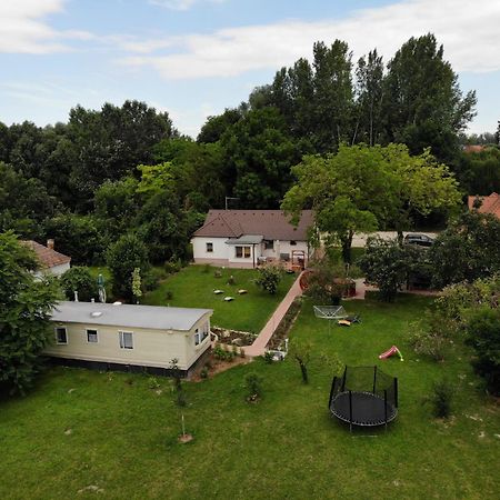 Hidlab Apartman Kimle Zewnętrze zdjęcie